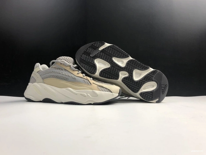 Yeezy Cream 700 Adidas GY7924 V2 Cream Boost 1012